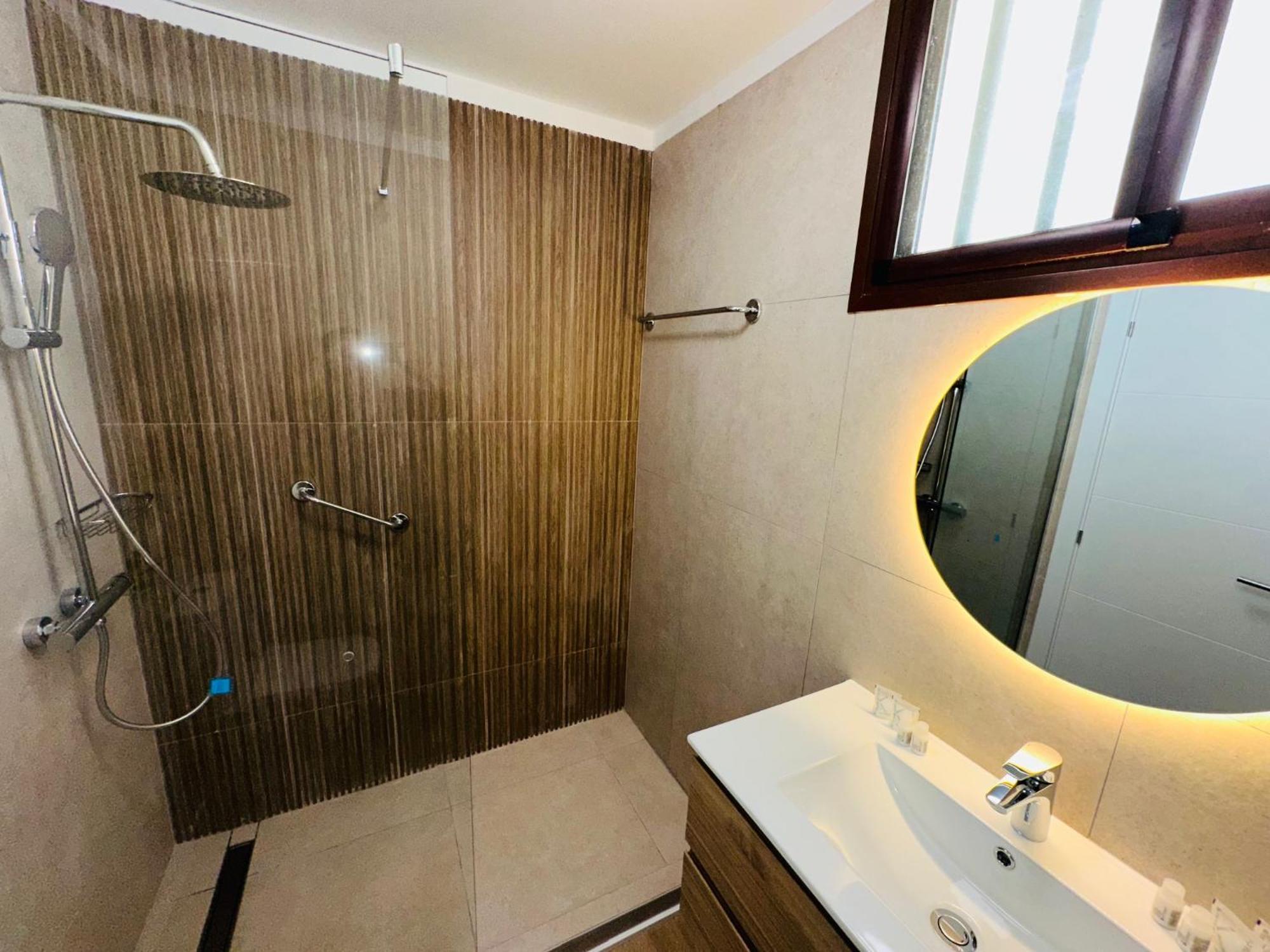 En Playa Las Vistas. Veramar. Free Parking, Pool! Los Cristianos  Extérieur photo