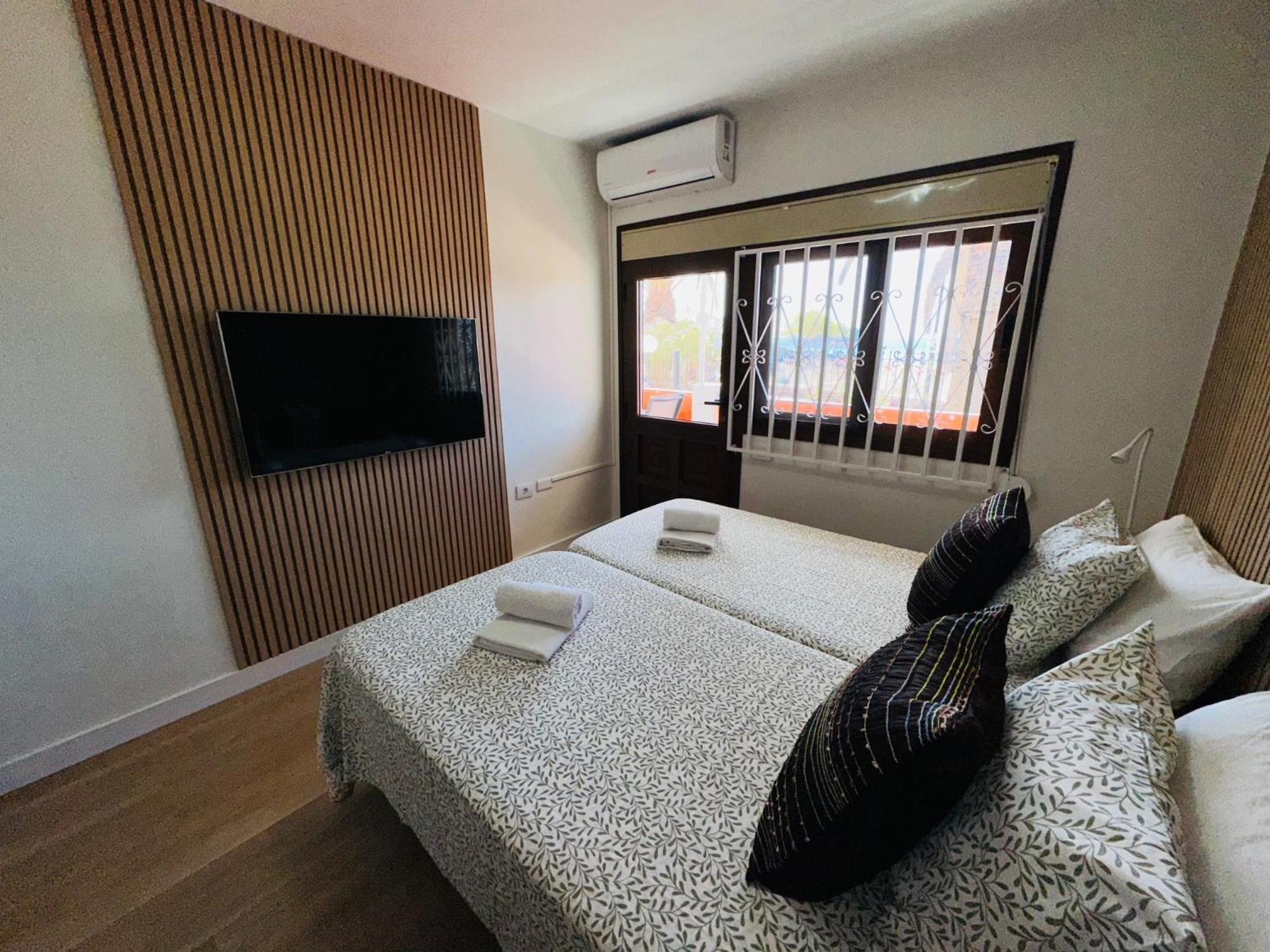 En Playa Las Vistas. Veramar. Free Parking, Pool! Los Cristianos  Extérieur photo